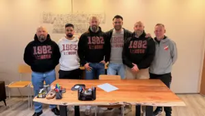 Der Vorstand des Türkischer SV Lübeck und Serkan Rinal